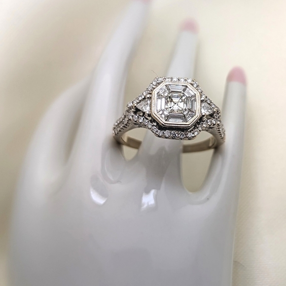 Amazing 18K Gold Diamond Cluster Ring - Picture 6 of 7